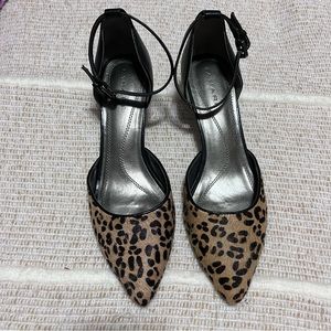 Tahari Rox Animal Print kitten Heel Ankle Strap pointed Toe Dress Pump